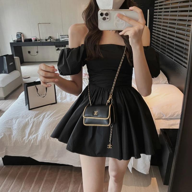 Purely want to wear two bubble sleeve dresses with waist closed, one word off-the-shoulder waist puffy short skirt, small holiday skirt summer