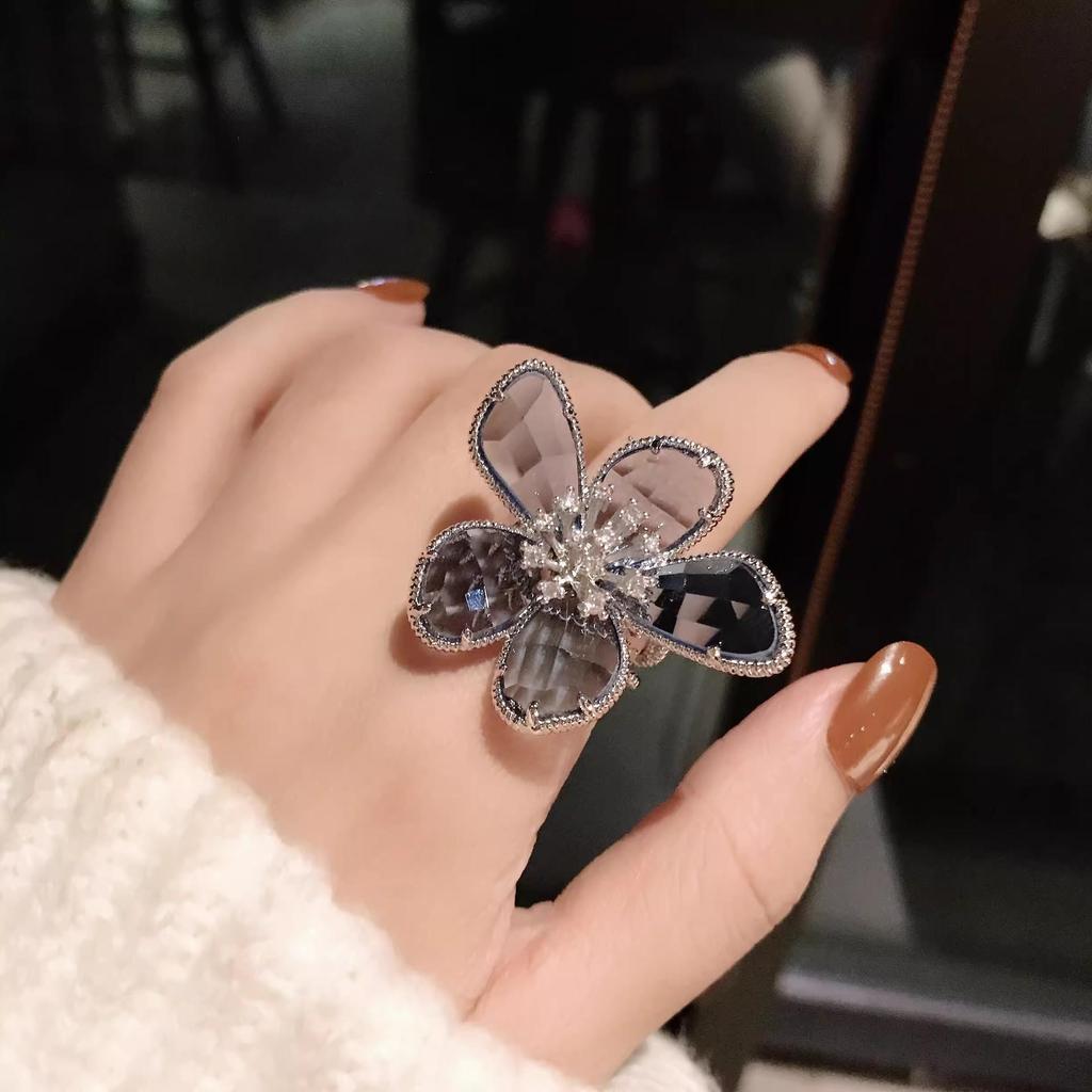 European American Style Crystal Flower Open Ring - Trendy Statement Piece for Women