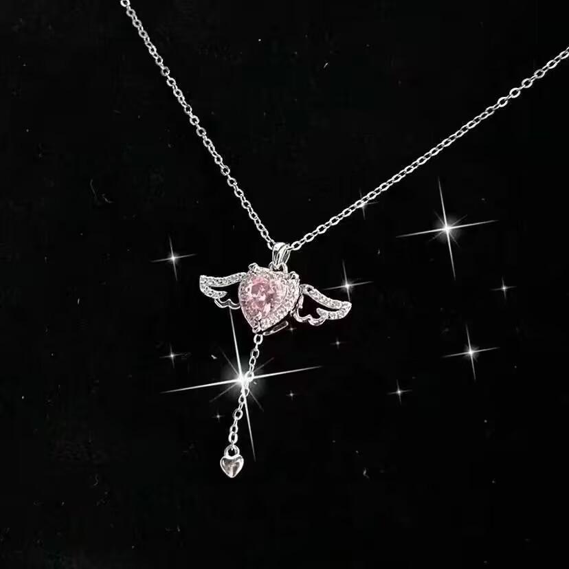 Collier Pendentif Ange Cœur de Cupidon - Cadeau Romantique Qixi pour Petite Amie