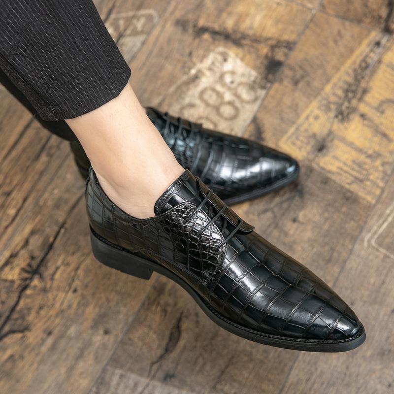 Fashion High Quality Low Heeled Lace Up Brown Chelsea Mens Boots Business Leather Men Designer 2025 Fashion Casual Pointed Cowboy Boots