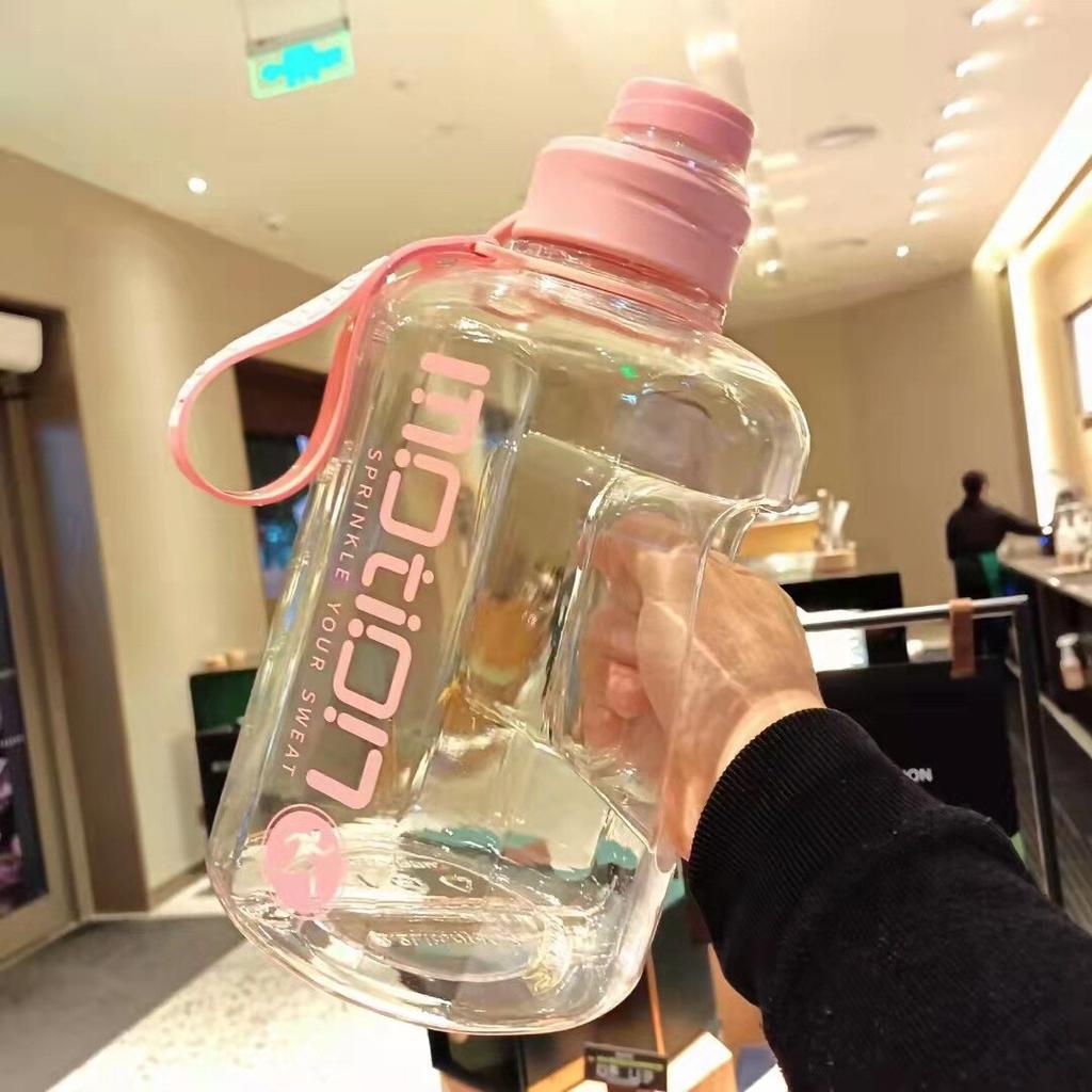 Sports Water Bottle 2.4L Large Capacity Bottle Outdoor Fitness Portable Straw Big Plastic Ton Ton Barrel OutdoorJugs 1pc