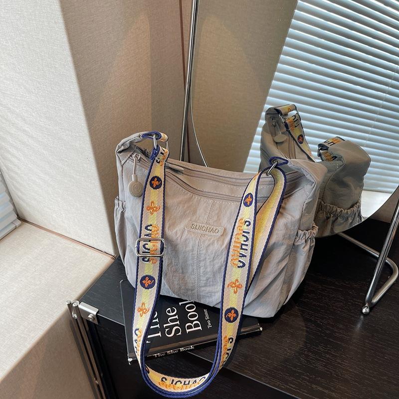 Large-capacity Casual Cloth Bag Women's New Versatile and Lightweight Shoulder Messenger Bag Fashionable Pleated Dumpling Bag