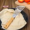 Stainless Steel Slotted Turner Fish Frying Shovel Fan-shaped with Wooden Handle for High-Temperature Cooking Household Tool