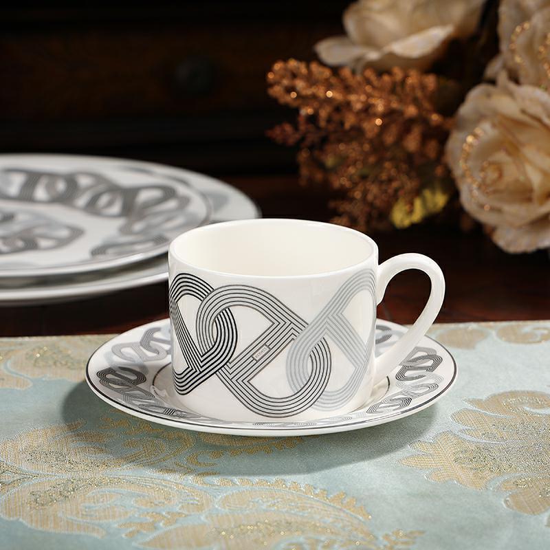 European Gold Carriage Woven Pattern Bone China Tea Cup & Saucer - High-End Exquisite Afternoon Set.