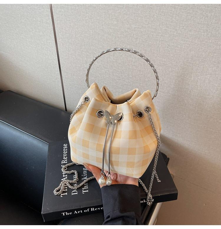 

Клетчатая сумка женская летняя новая модная нишевая сумка-мессенджер на цепочке, сумка-ведро со сборками на кулиске жёлтый