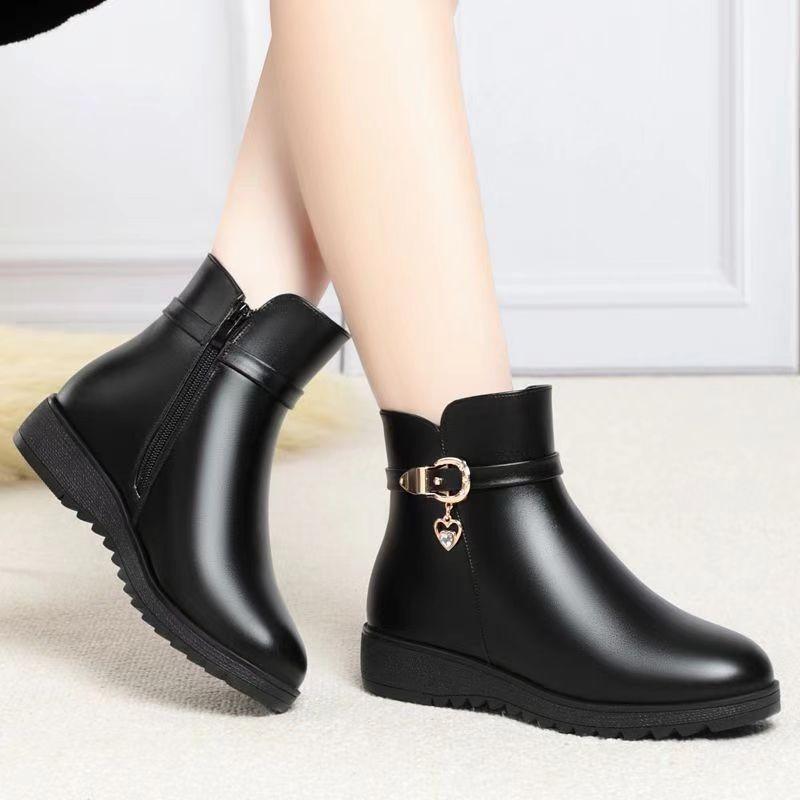 Mom shoes winter velvet thickened warm short boots middle-aged soft leather middle-aged and elderly cotton boots flat heel non-slip soft sol