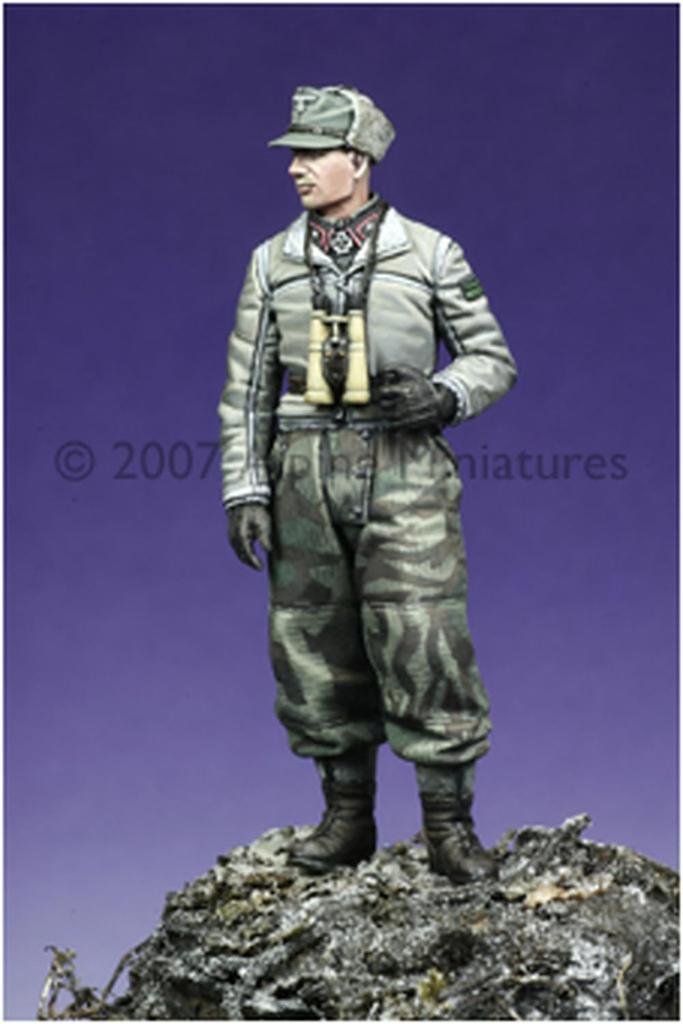 Alpine Miniatures 1/35 German Tank Officer Winter Uniform Resin Kit AM35036 (Person)