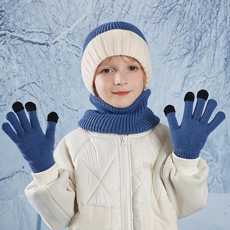 Chapéu de Inverno de Malha Infantil com Letras Bordadas e Abas para Orelhas para Calor ao Ar Livre