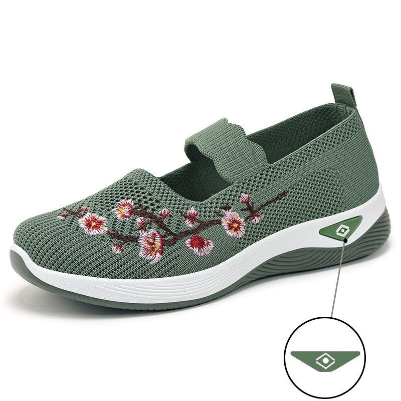 Old Beijing cloth shoes women's new summer shallow mouth single shoes women's casual mother shoes one pedal lazy shoes