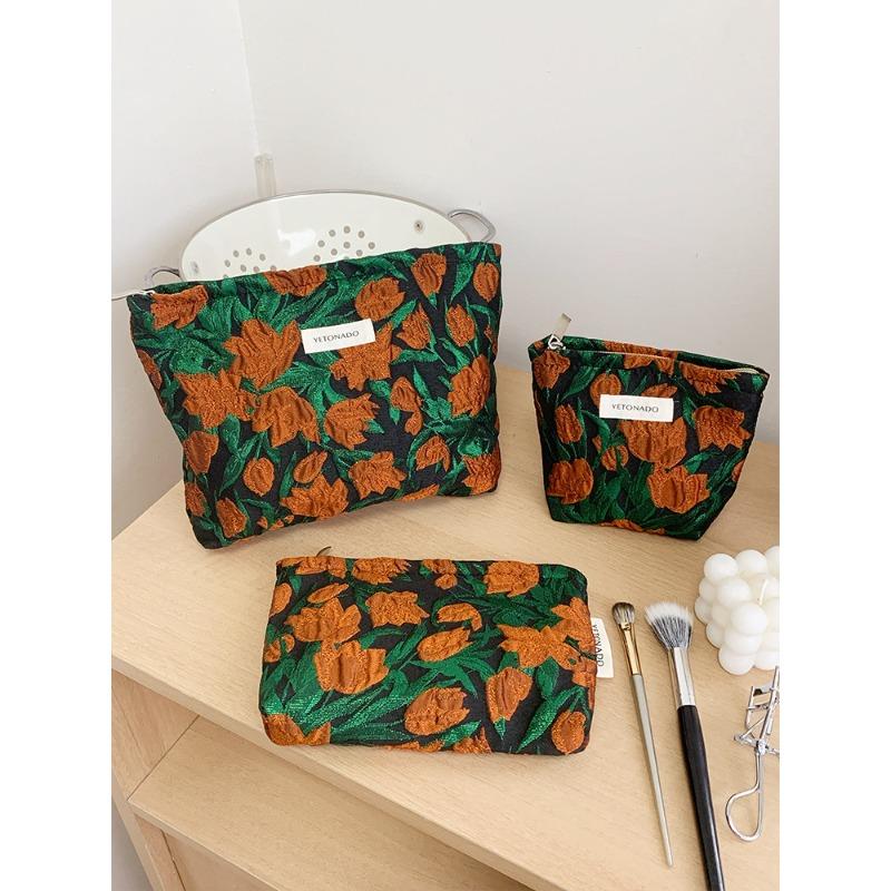 Large Capacity Travel Makeup Bag Vintage Cosmetic Pouch Portable Toiletry Organizer for Women Minimalist Clutch for Skincare Storage
