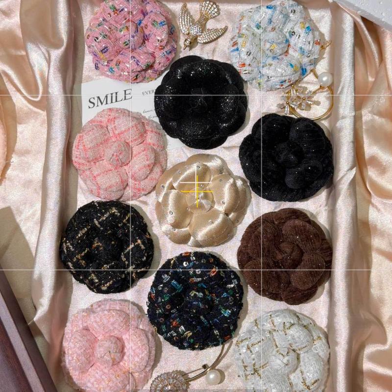 French Style Fabric Camellia Brooches Vintage Elegant Flower Lapel Pins For Women Fashion Wedding Party Badge Accessories Gifts
