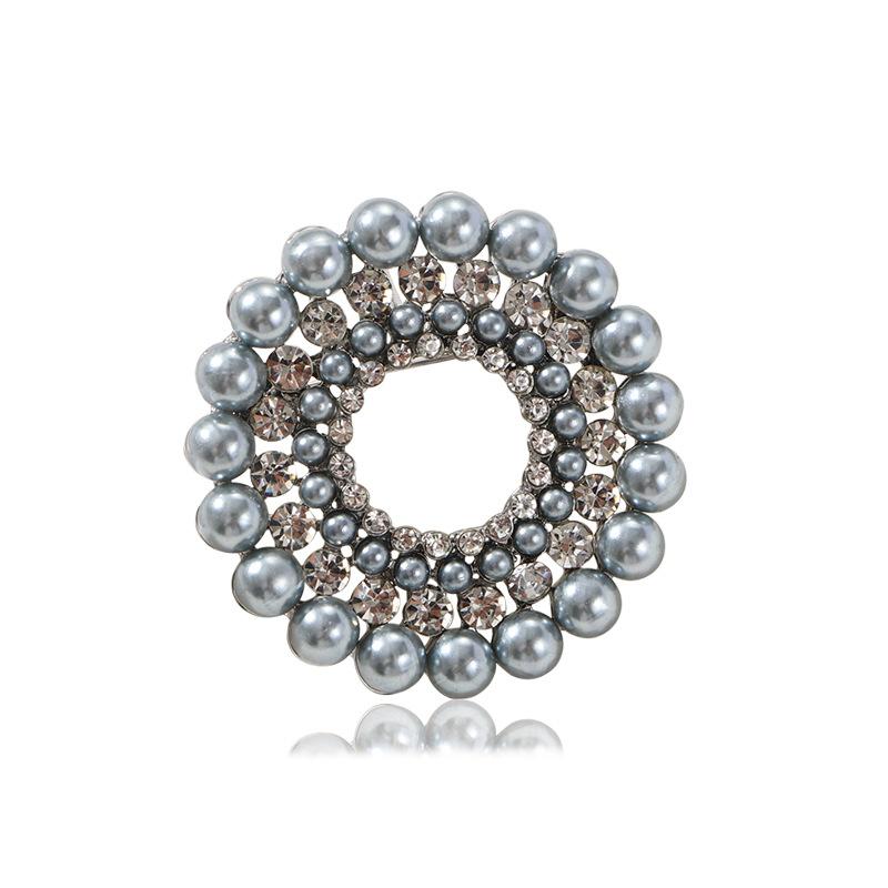2025 new simple pearl round brooch femininity high sense niche luxury versatile diamond brooch collar