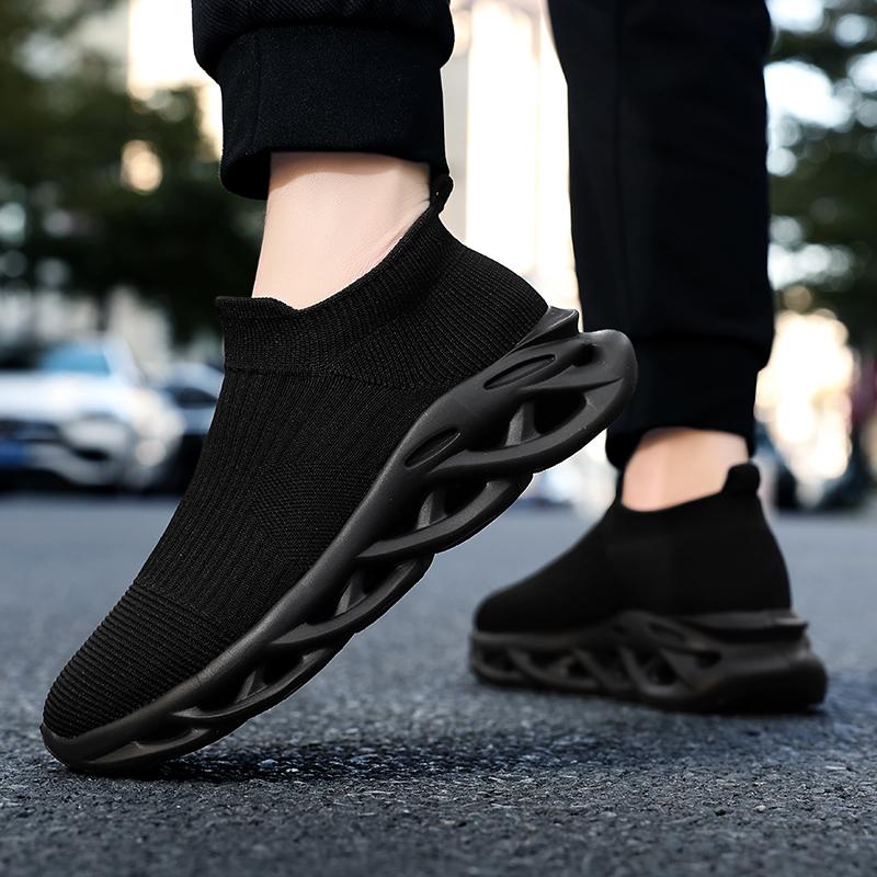 Men Comfortable Casual Sports Shoes Lightweight and Breathable Socks Fashionable and Simple Small Black Shoes Sneakers