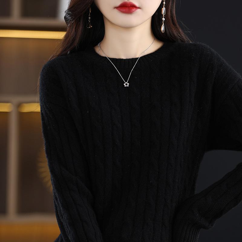 Мягкий вощеный модный свитер короткий с длинными рукавами с перекрученным верхом осенне-зимний свитер свободной вязки с круглым вырезом One size чёрный 2339₽
