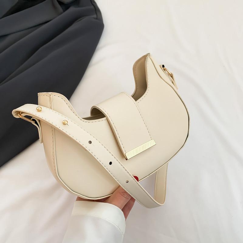 Trendy Simple Shoulder Bag For Women In Fashionable Colors Suitable For Daily Casual Outfits