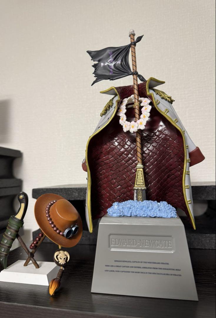 

[USED] ONE PIECE Whitebeard s Grave Ace s Grave Figure