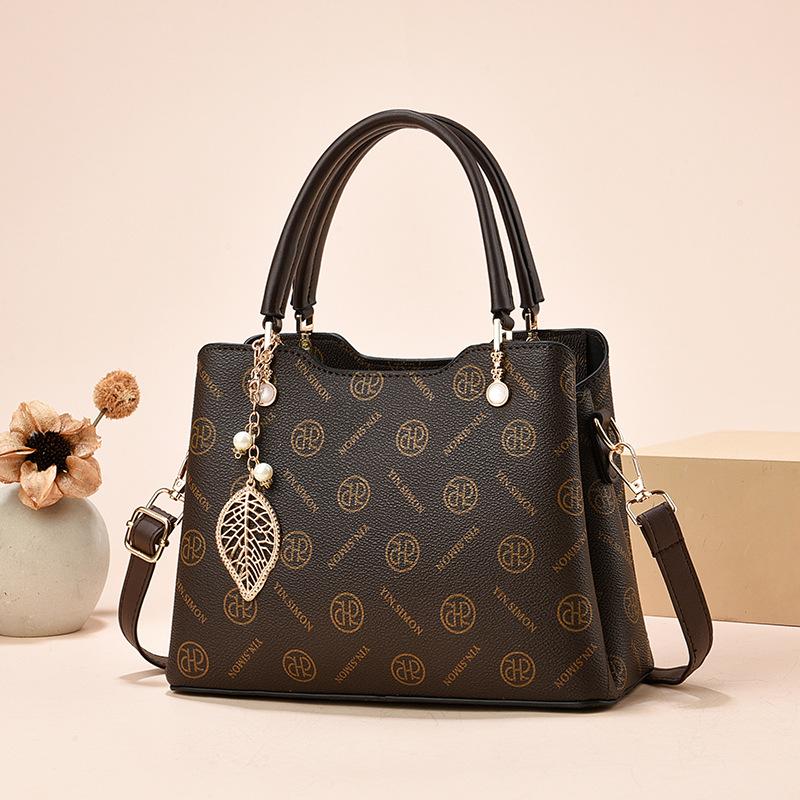 

Премиальная сумка женская 2025 новая четырехсезонная в иностранном стиле сумка-мессенджер среднего возраста на плечо женская сумка