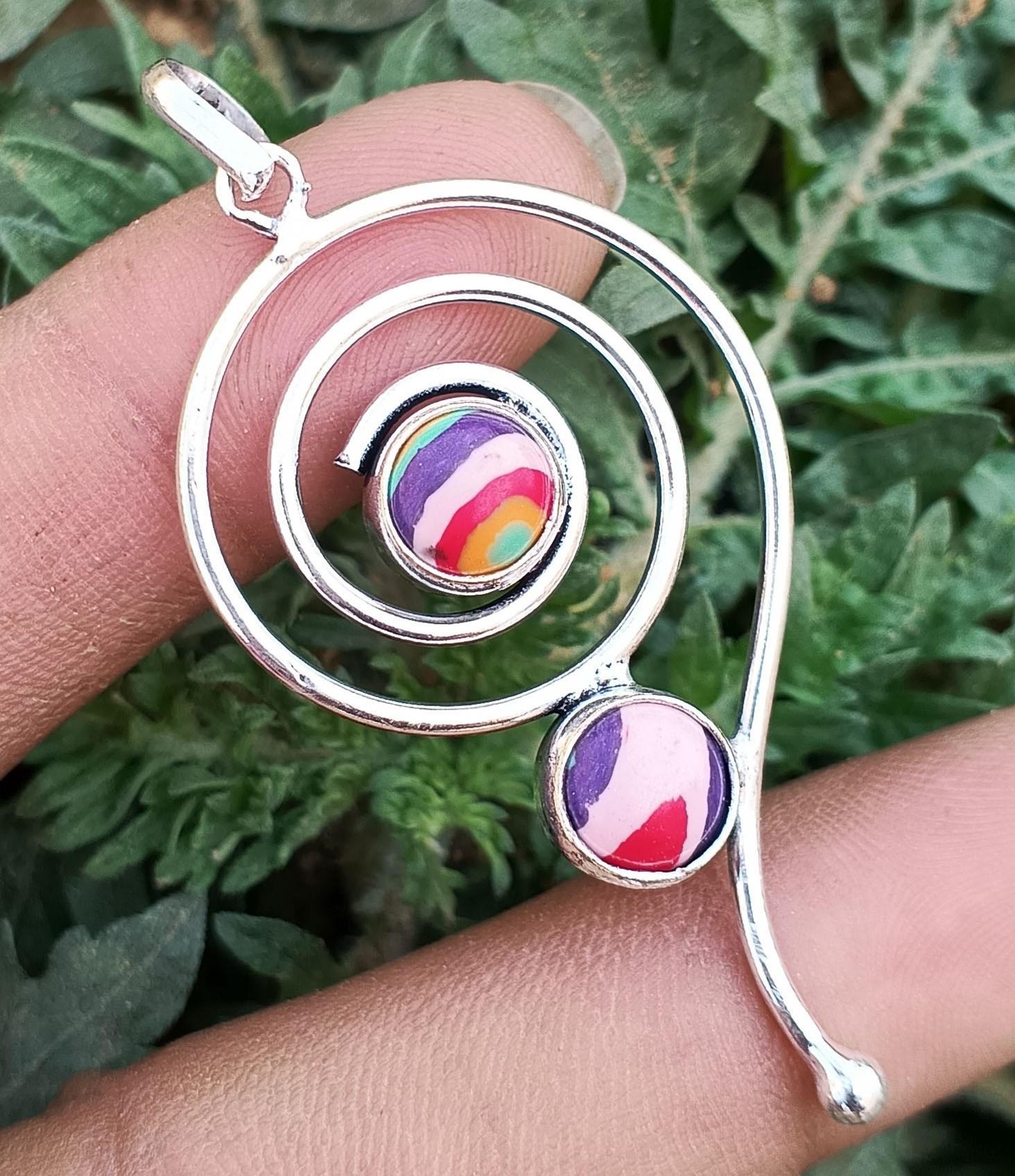 

Подвеска ручной работы Spin Illusion с красным кальцинистым камнем из стерлингового серебра 925 пробы