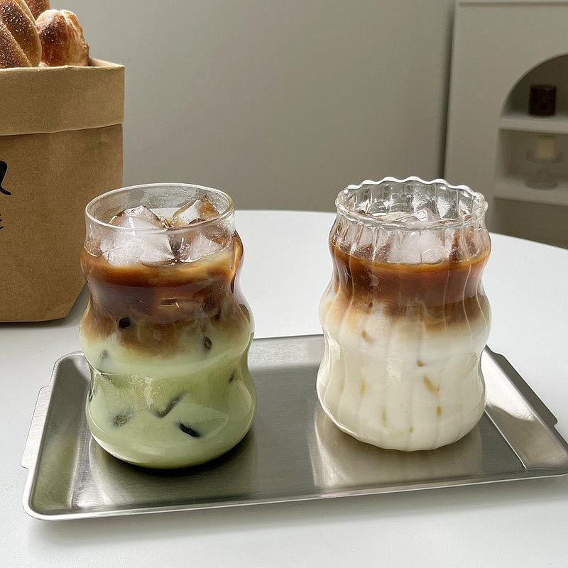 Szklanki do kawy Cloud ze słomkami, Wysokoborokrzemowe szklanki do soku, Spiralne szklanki, Krępe szklanki do zimnych napojów, Szklanki do herbaty mlecznej.