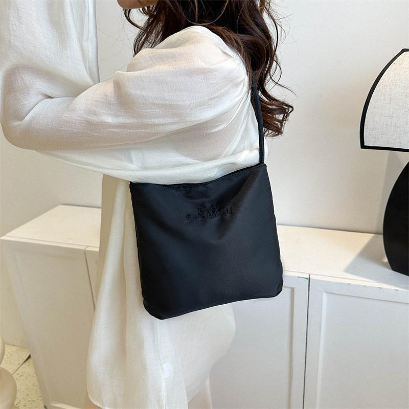 Fashionable Retro Shoulder Bag For Women Chic Bucket Style Daily Use Tote Available In Multiple Colors