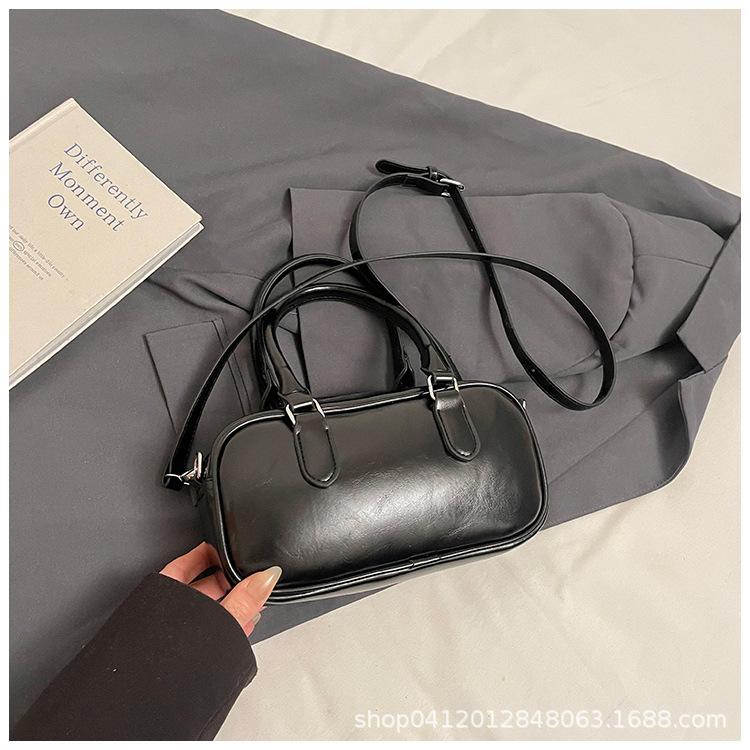 Niche Design Retro Bowling Bag Women's 2025 New Fashion Messenger Bag Simple Handbag Shoulder Bag