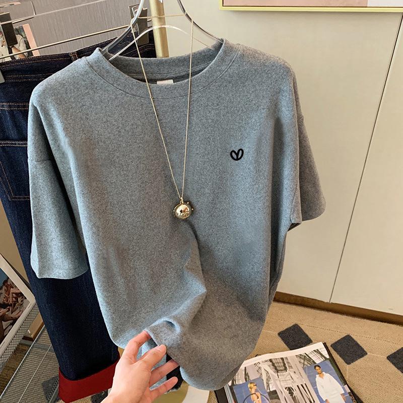 Women's Gray Short-Sleeve Pure Cotton T-Shirt: Fashionable, Versatile, Thick, Straight Shoulder Base Layer for All Seasons.