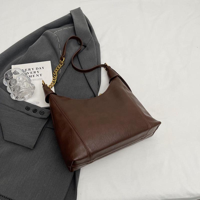 

Fashion commuter large-capacity bag women s 2025 new retro lychee pattern design tote bag high-end shoulder bag