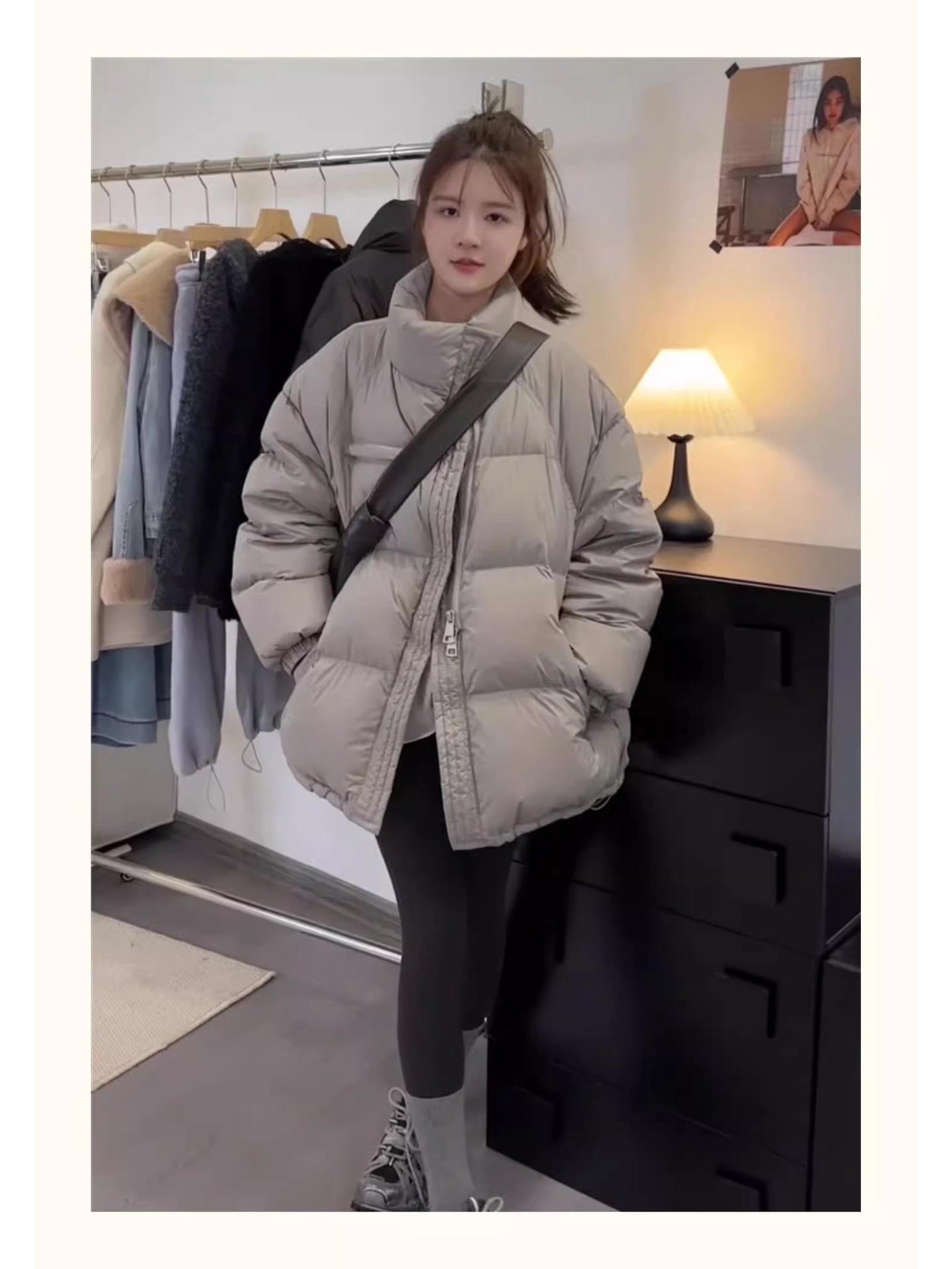 

Женская зимняя куртка 2024 года в корейском стиле, с высоким воротником-стойкой, утолщенная, на пуху и хлопке - маленький размер, свободный крой, дизайн высокого класса Extra Large серый