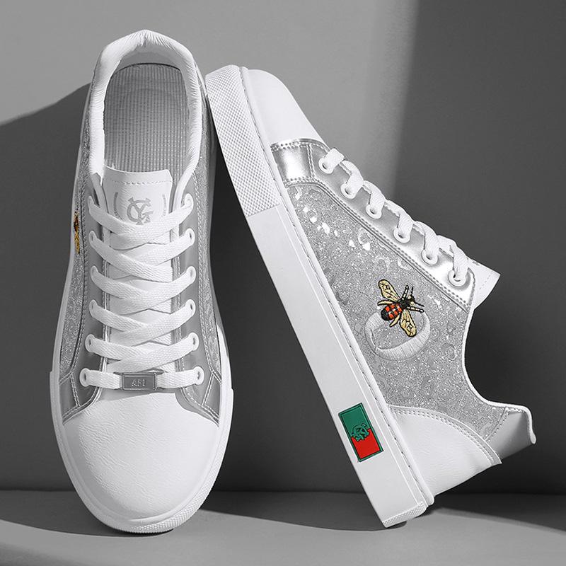 Nowe buty męskie skórzane buty codzienne modne płaskie buty do skateboardingu młodzieżowe uliczne fajne sznurowane trampki