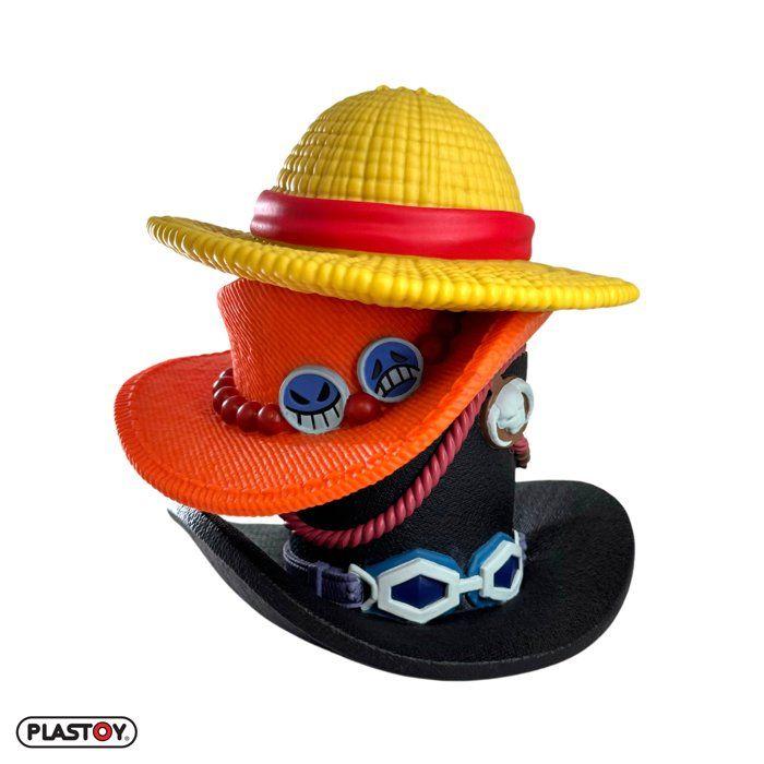 Tirelire - PLASTOY - One Piece Pile de chapeaux Luffy Ace Sabo - Plastique - 15 cm
