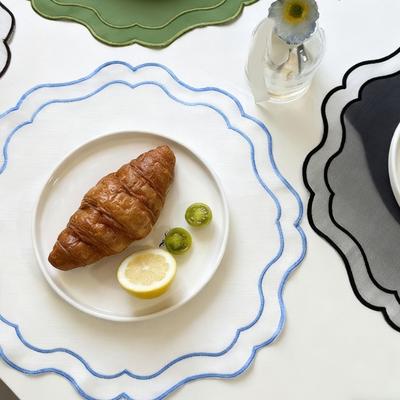 Runder Bestickter Scalloped-Rand Tischset Waschbar Dekorative Blume Tischmatte für Bankett Babyparty Essbereich
