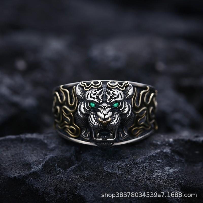 

Unique Vintage Ice Wolf Design Titanium Steel Ring One Size