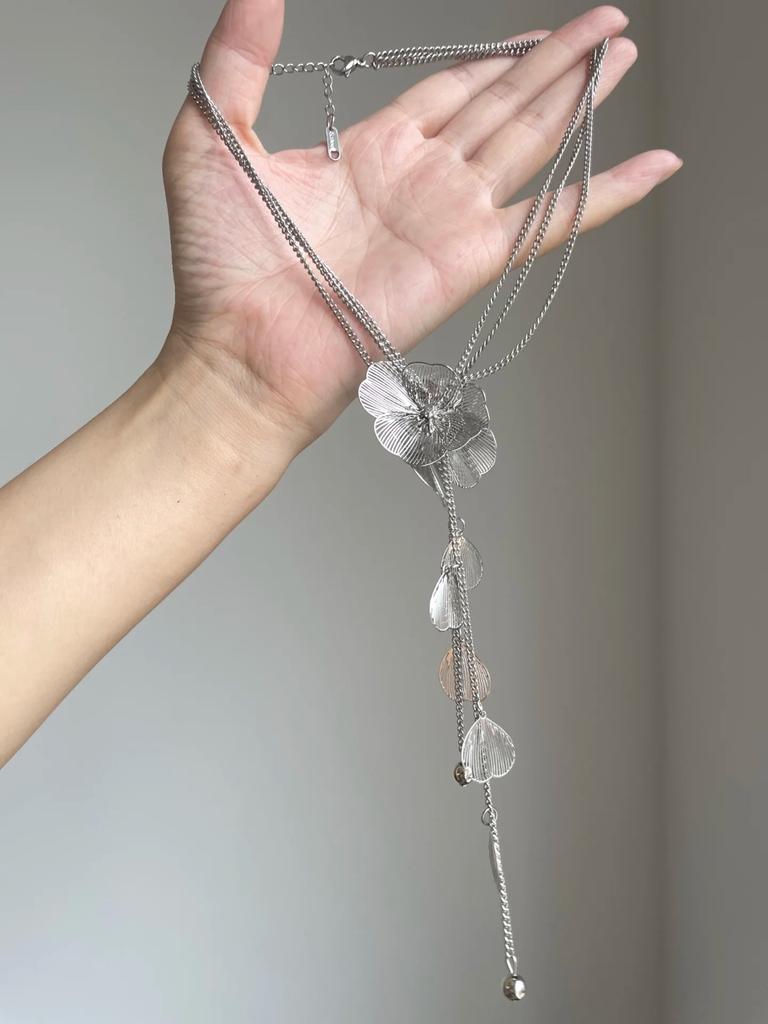 Cool Sweet Ginkgo Leaf Tassel Necklace Women's Design Sense Diamond Embedded Three-dimensional Flower Jewelry Accessories
