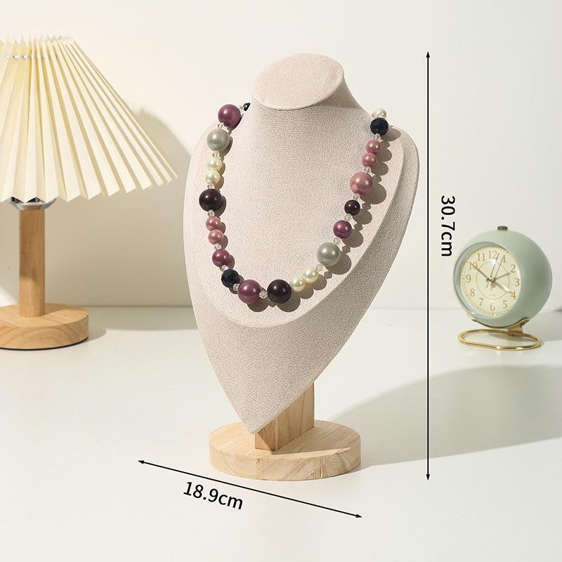 

Высококлассная подставка для демонстрации колье с портретной моделью шеи