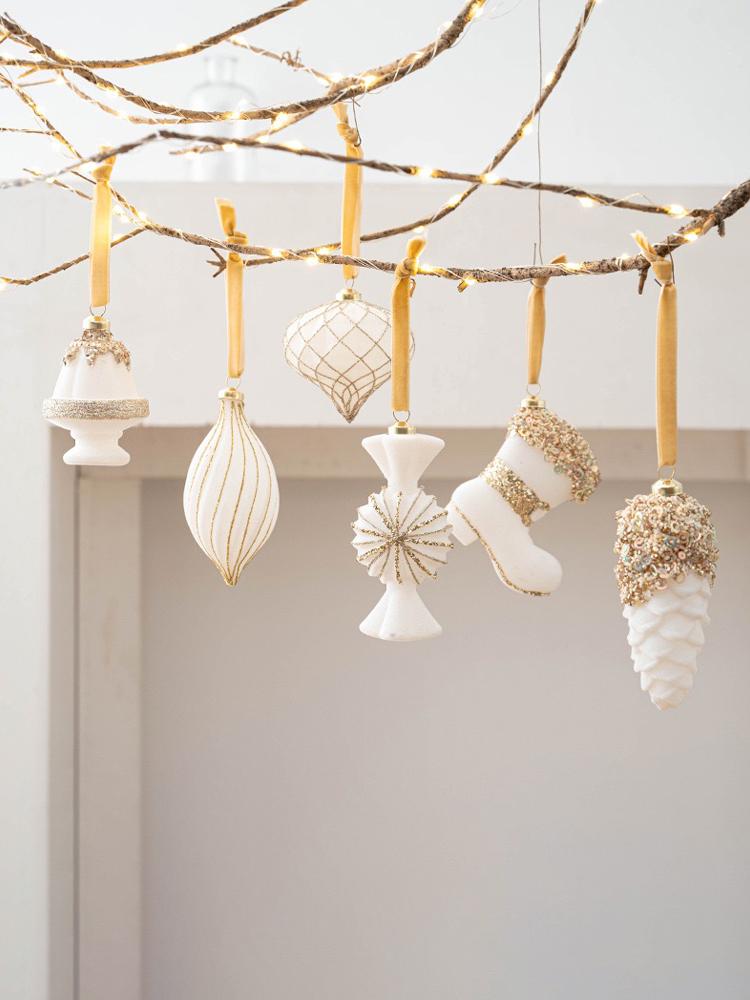 6Pcs White and Gold Christmas Ornament Set Shiny Christmas Decorations for New Year's Home Party Hanging Xmas Tree Winter