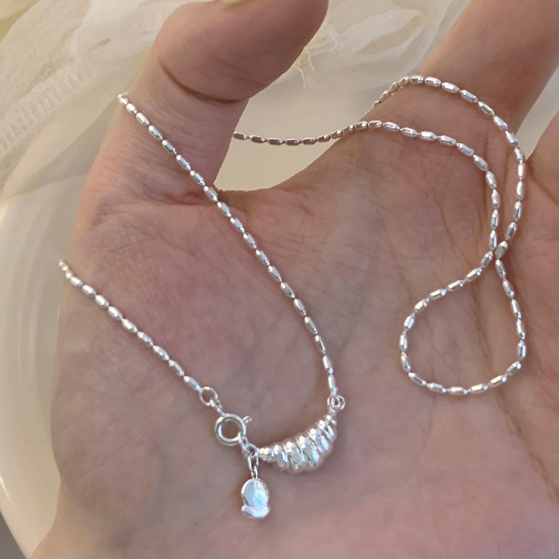 Women s Fashionable Croissant Pendant Necklace - Simple and Versatile Clavicle Chain