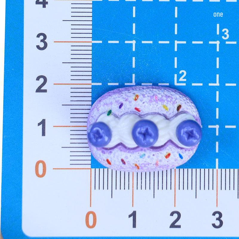 

Набор игрушек для самостоятельного приготовления десерта: Торт, Бисквит, Крем, Клей, Наклейки, Шпильки, Лента для волос, Мини-туфелька, Пенал, Стаканчик для воды