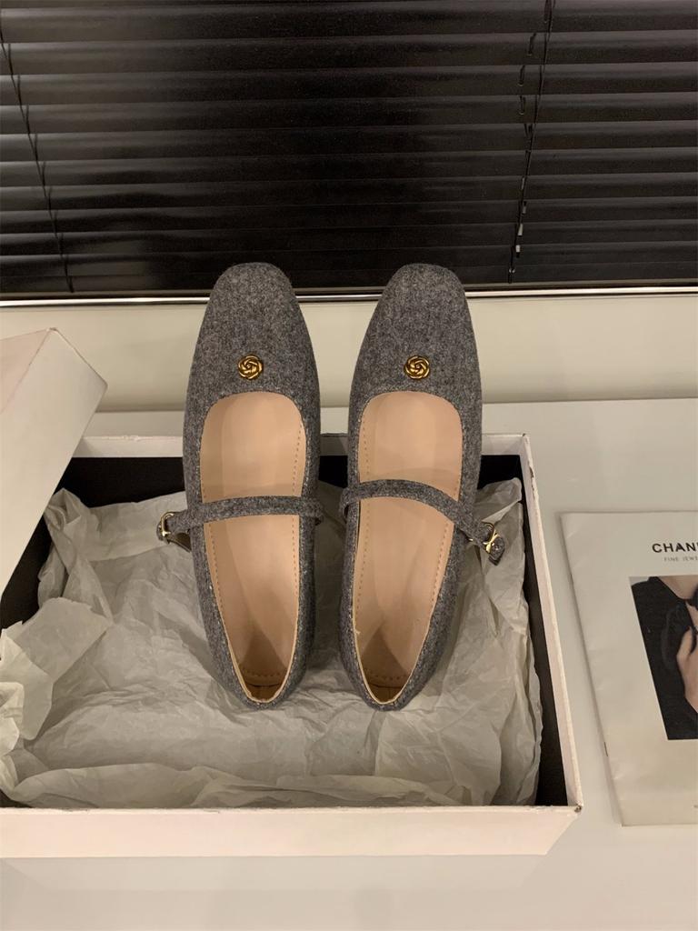 Francuski gruby obcas małe pachnące zamszowe szare pojedyncze buty buty damskie 2024 wiosna i jesień ze spódnicą buty wieczorowe Mary Jane