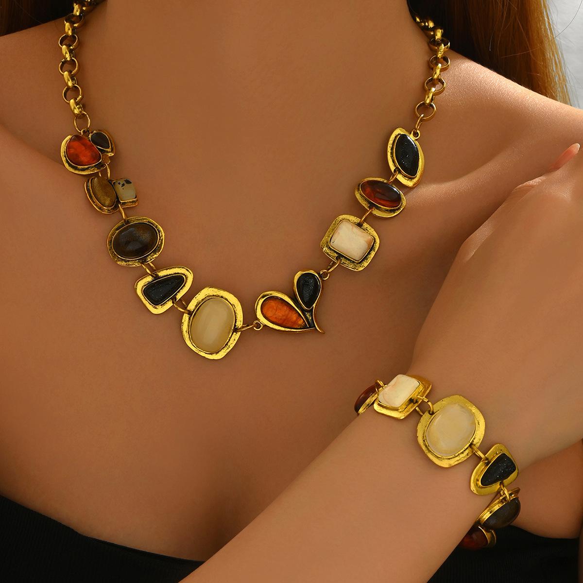 

Модные украшения для женщин золотой