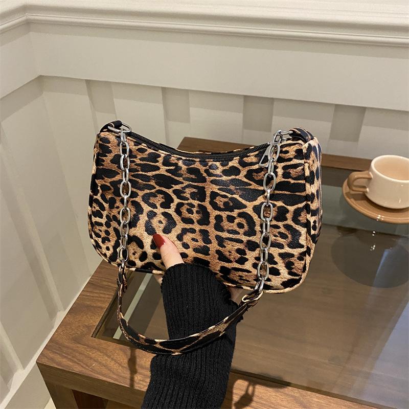 Niche Design Shoulder Bag Versatile Popular New Bag Foreign Style Handbag Fashionable Retro Leopard Print Underarm Bag