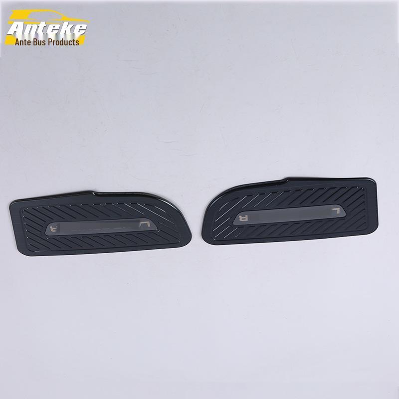 

Декоративная наклейка на панель заднего треугольного окна Land Cruiser