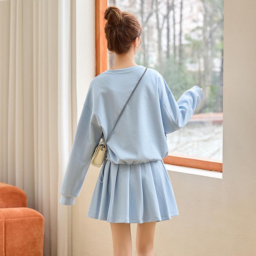 Spring new fashion shawl design sense embroidered letter sweater age-reducing pleated skirt three-piece set