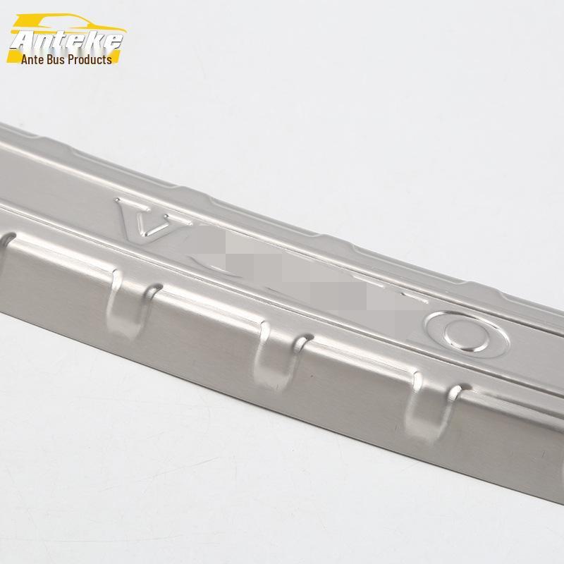 Fits 18 XC60 models: Stainless Steel Rear Guard Plate, Tailgate Trunk Protector, Modified Accessories.