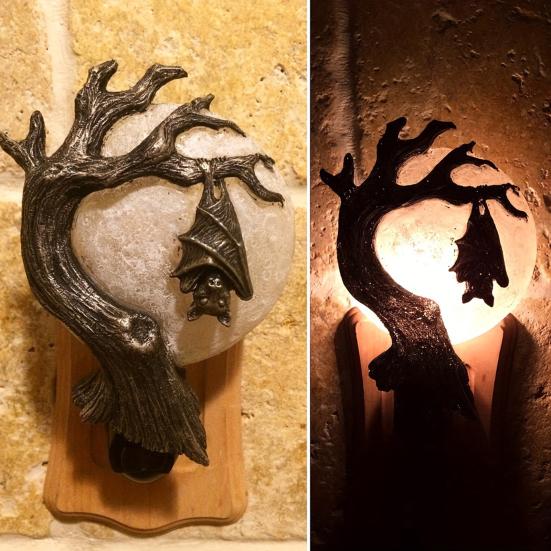 Halloween Inverted Bat Night Light Gothic Moon Tree Hanging Bat Plug-in Light Statue Holiday Party Bedroom Wall Outlet Bat Decorative Lamp
