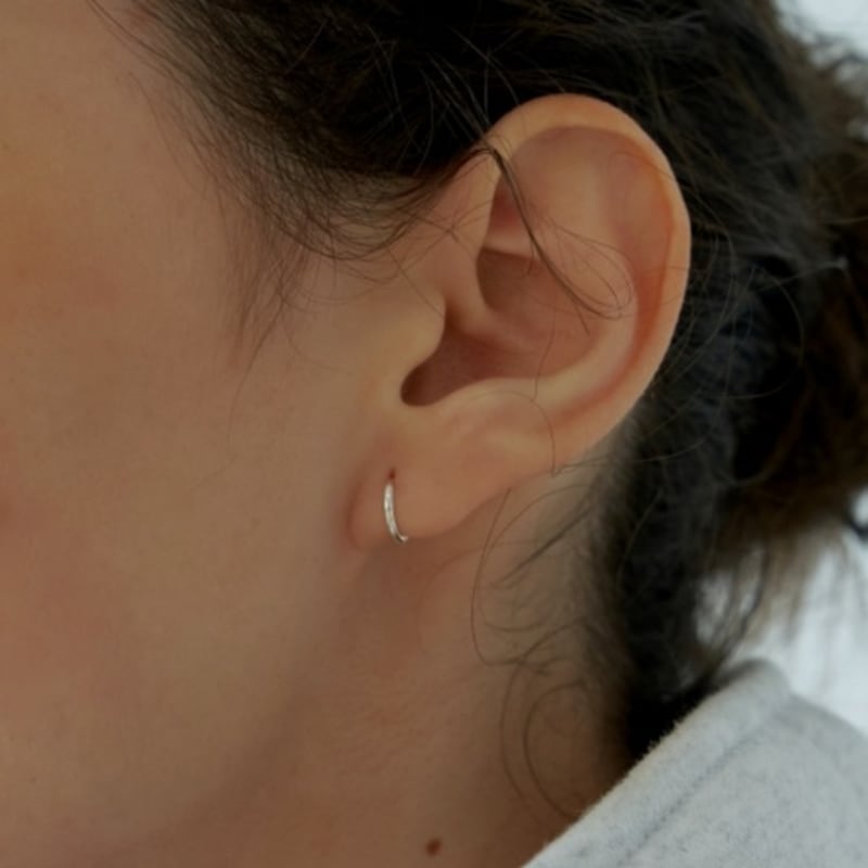 LOVE ME MONSTER [Silver] Tiny Ring Earrings