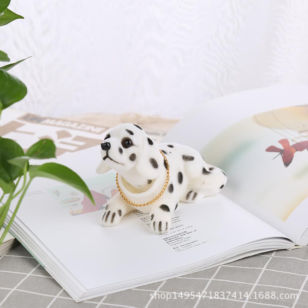 Urocza Żywiczna Kiwająca Głową Ozdoba Samochodowa z Psem - Kreatywna Dekoracja Wnętrza