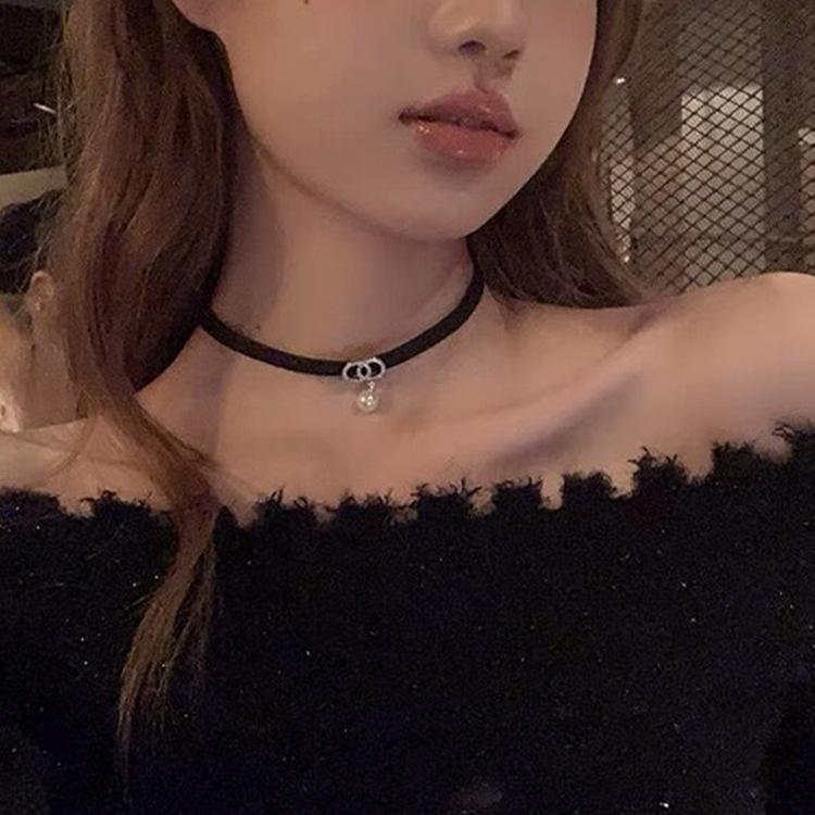 Atmosphère automne et hiver collier ras du cou perle collier collier design de niche de luxe léger tempérament chaîne clavicule dame