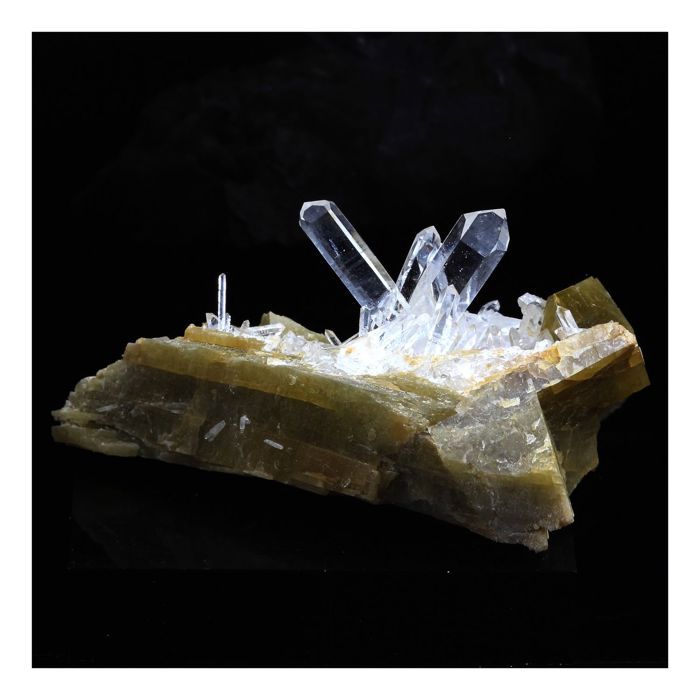 Pierres et Minéraux. Siderite, Quartz. 267.5 ct. Mésage Mine, Vizille, France..