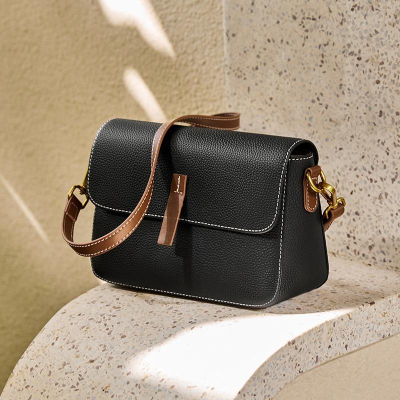 

Женская летняя кожаная сумка-мессенджер (21,5*8*14,5 см) 612341094