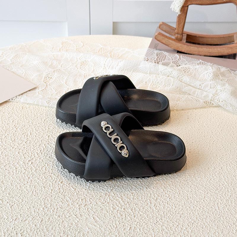 Thick-Soled Slip-On Celebrity Toe-Covering Slippers for Girls - 2026 Fashionable, Versatile, Comfortable Casual Beach Shoes